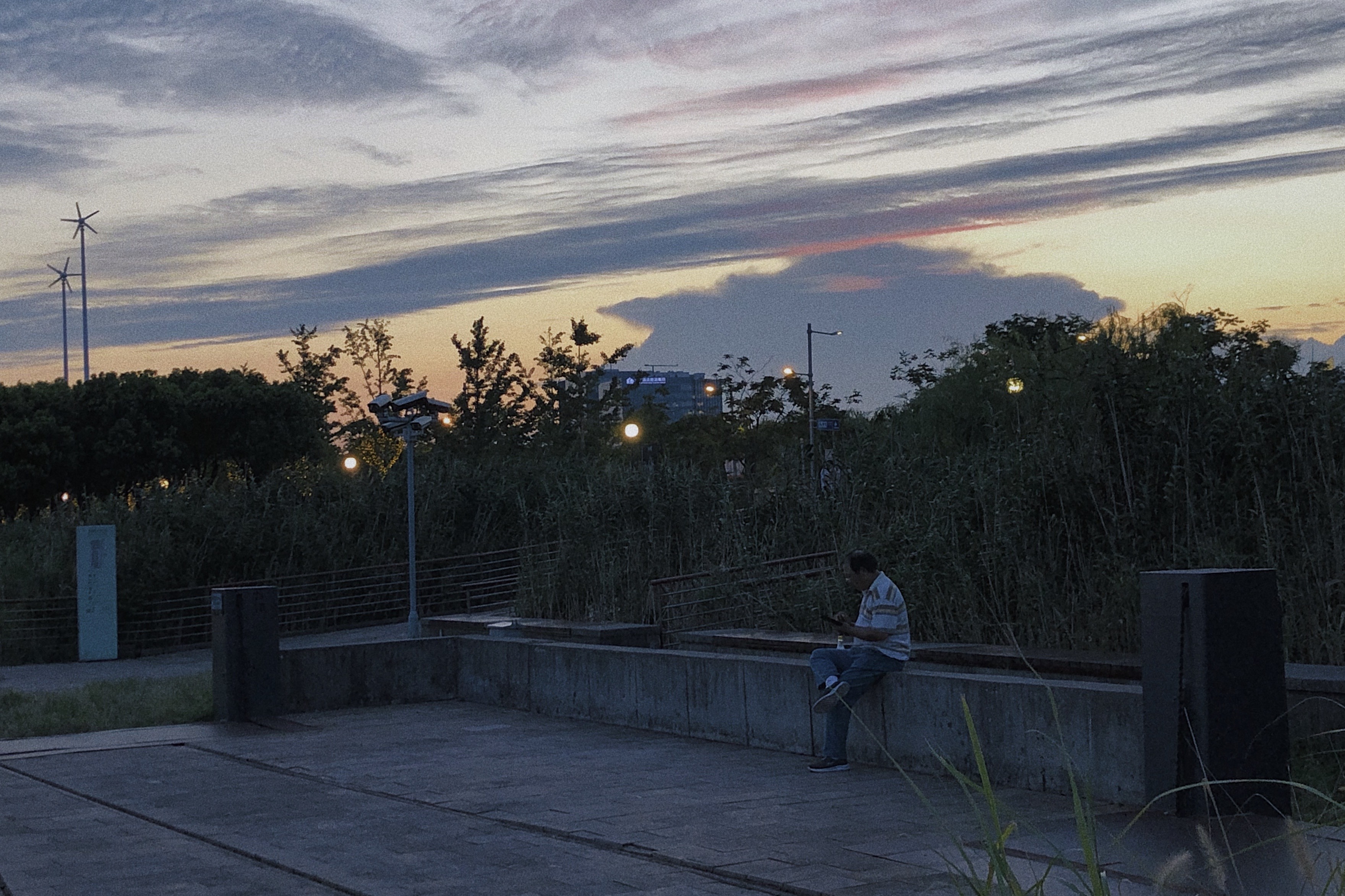 a picture capturing the bueatiful sunset near the Huangpu river that I took in shanghai